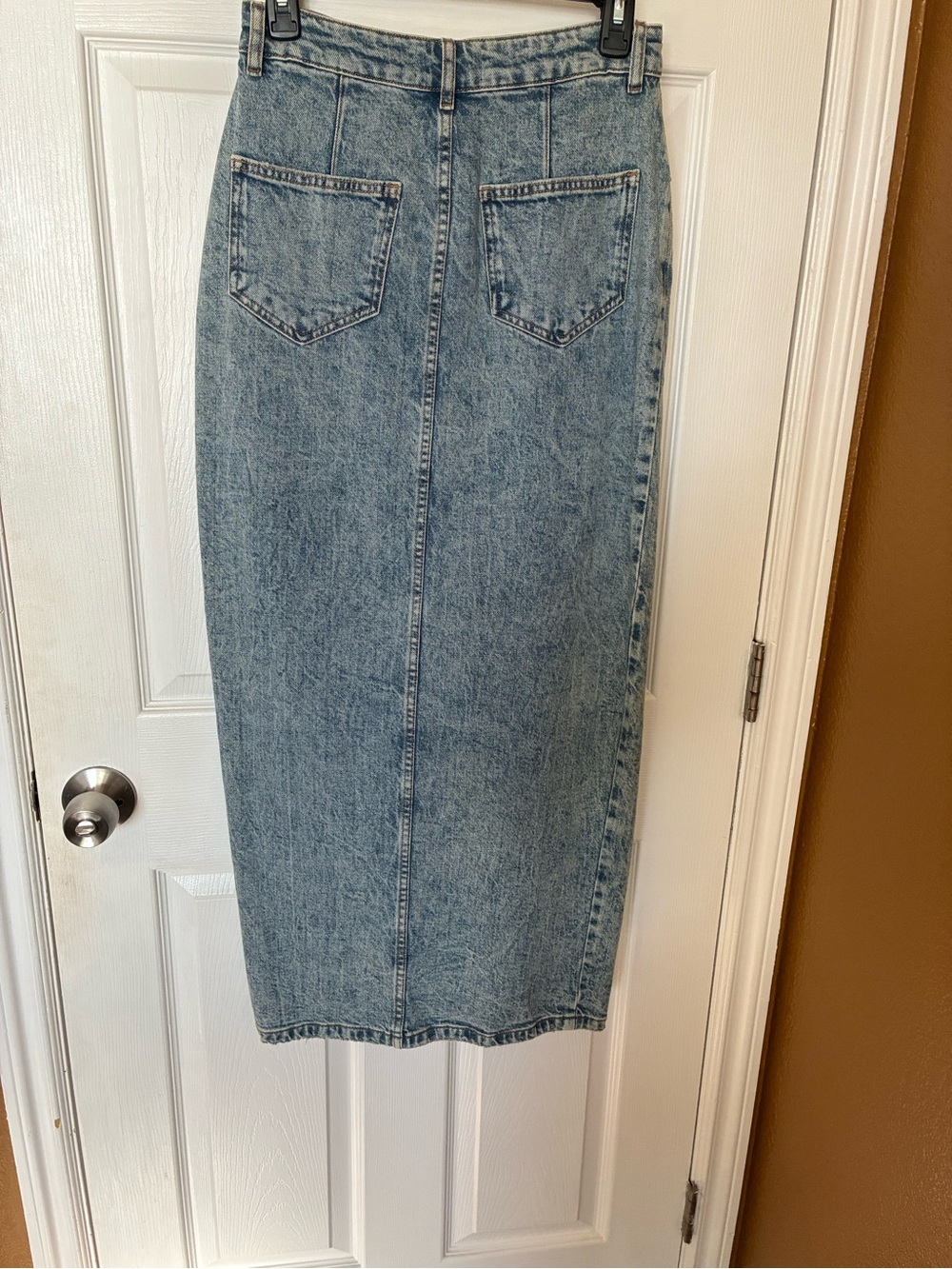 ASOS Design Light Wash Denim Midi Skirt High Waist Front Slit Size US 4 - Picture 2 of 5